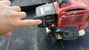 草刈機キャブガソリン抜く