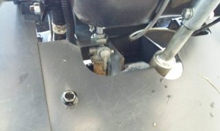 常用草刈機キャブガソリン抜く